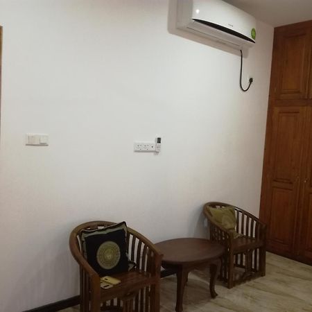 Indika'S Apartment Хиккадува Экстерьер фото