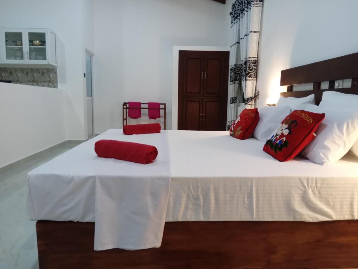 Indika'S Apartment Хиккадува Экстерьер фото