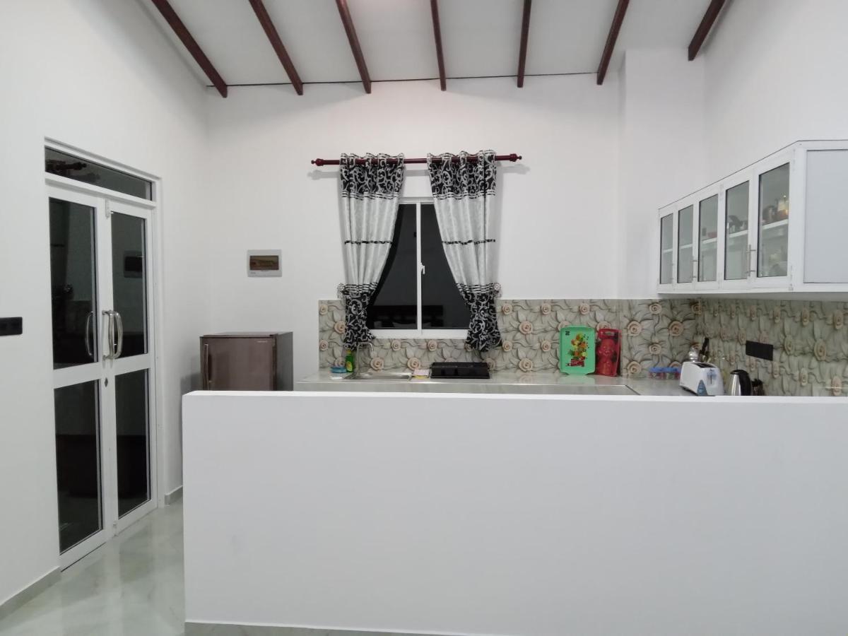 Indika'S Apartment Хиккадува Экстерьер фото