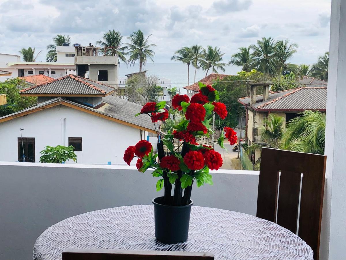Indika'S Apartment Хиккадува Экстерьер фото
