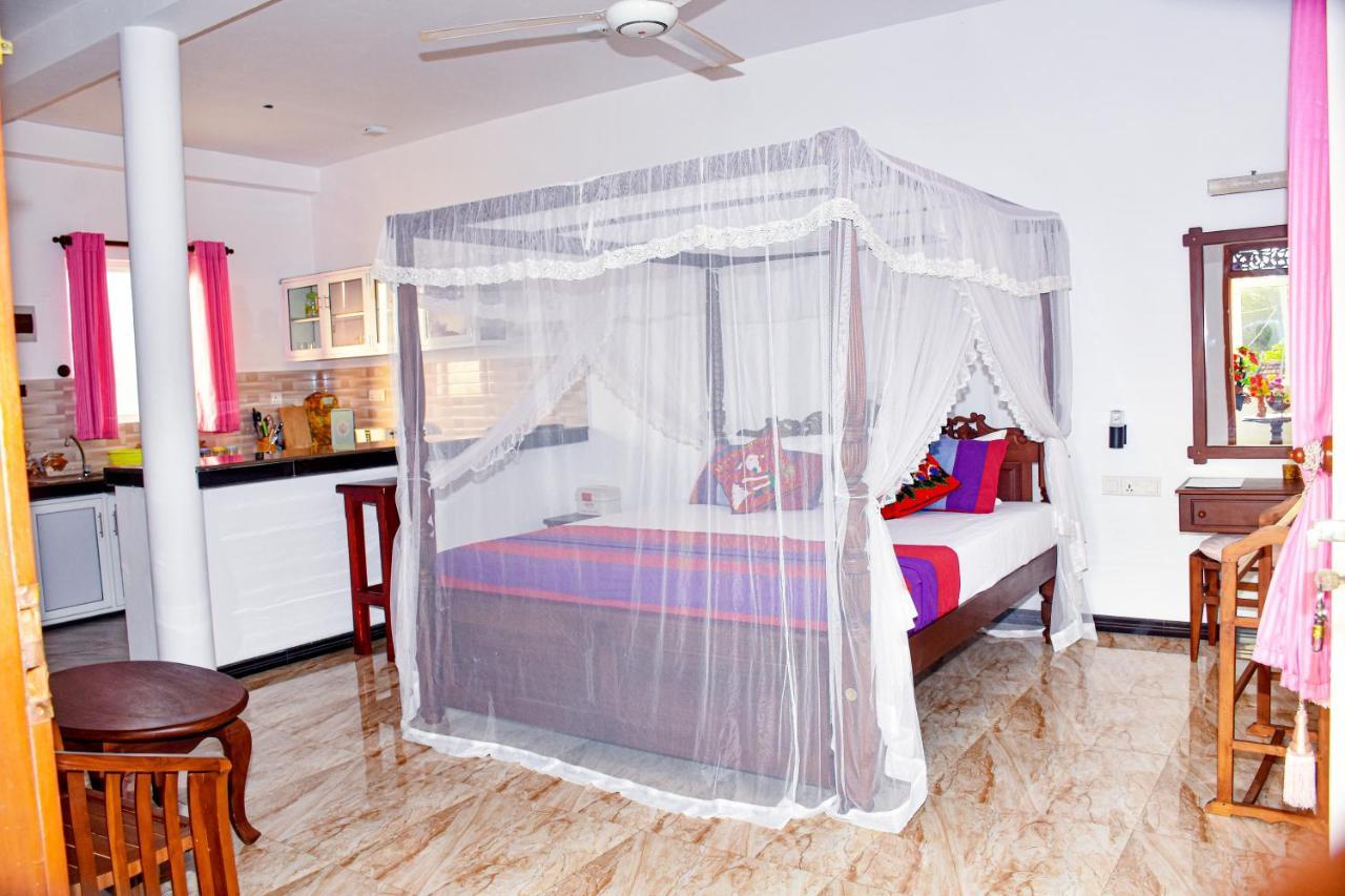 Indika'S Apartment Хиккадува Экстерьер фото