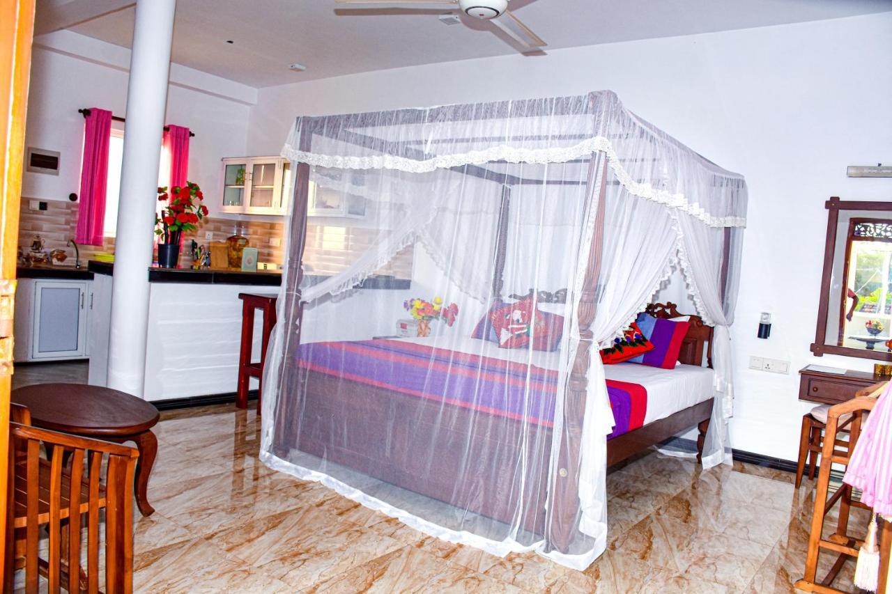 Indika'S Apartment Хиккадува Экстерьер фото