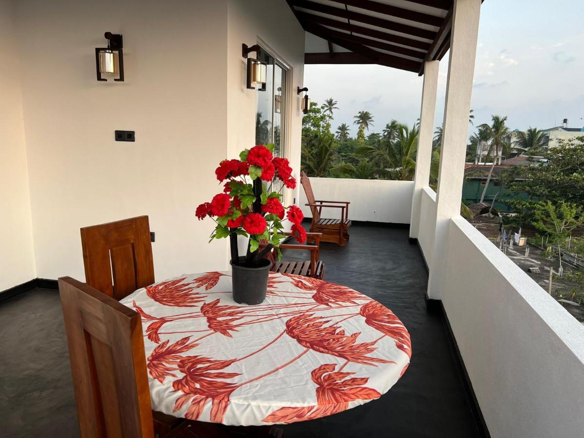 Indika'S Apartment Хиккадува Экстерьер фото
