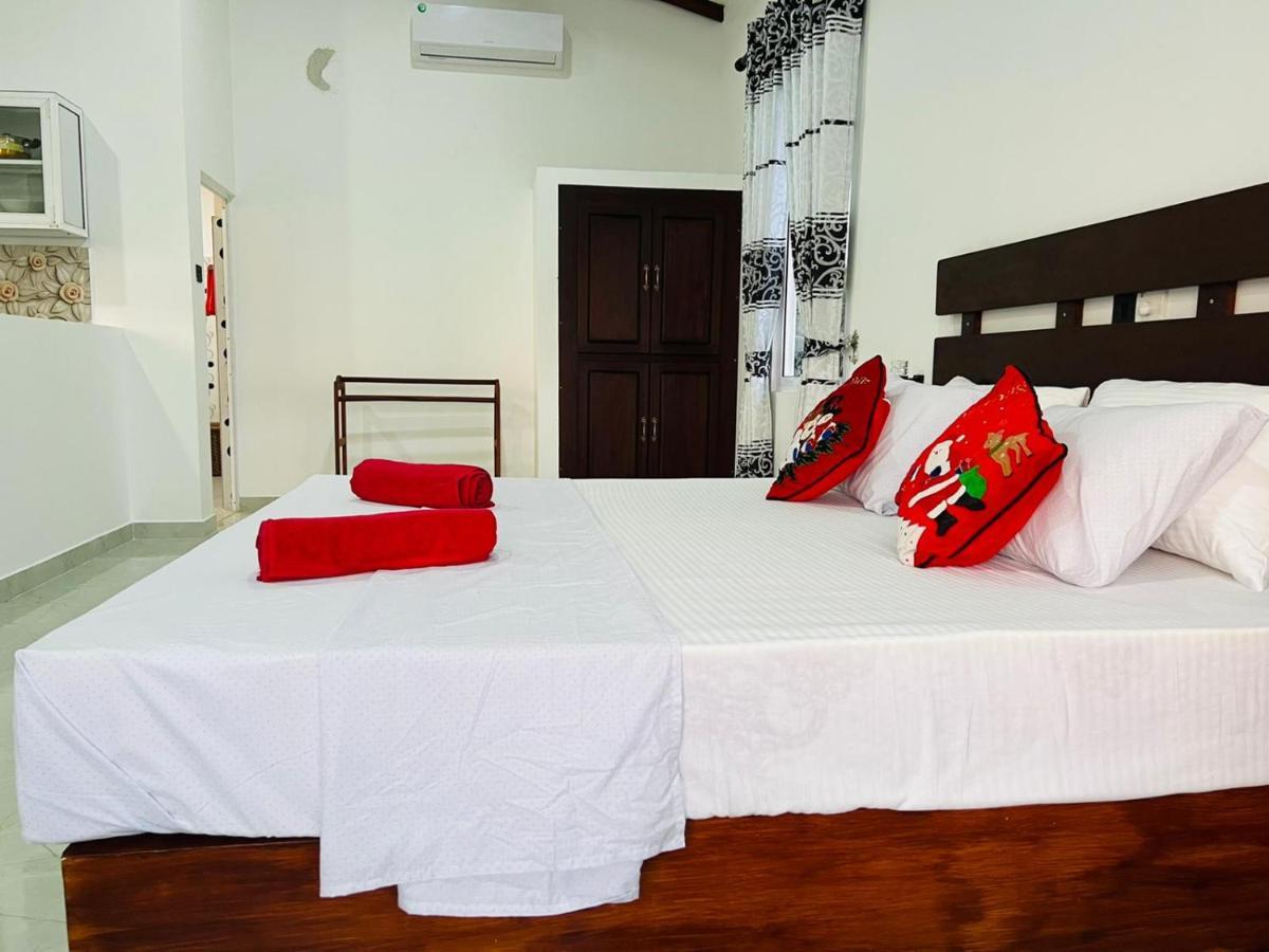 Indika'S Apartment Хиккадува Экстерьер фото