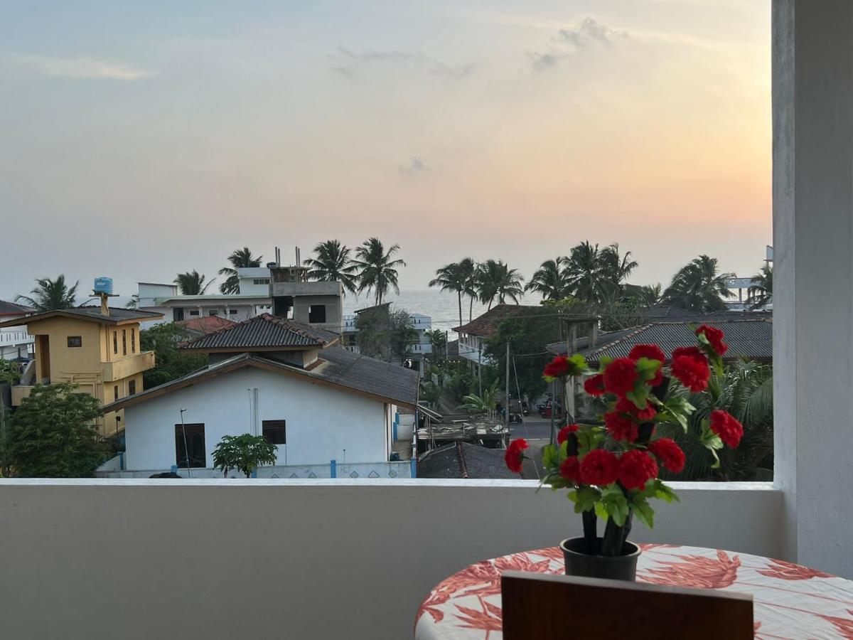 Indika'S Apartment Хиккадува Экстерьер фото