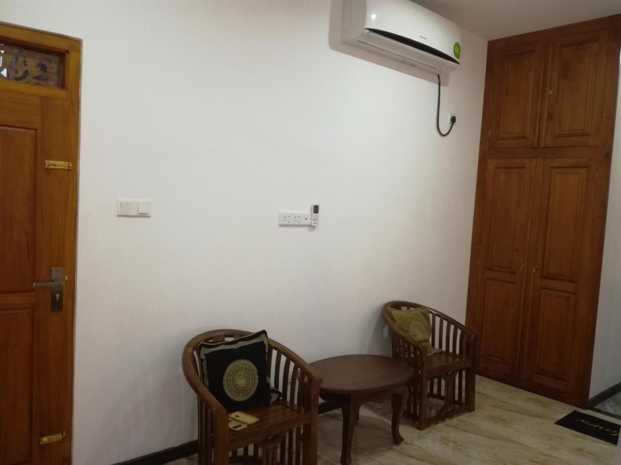 Indika'S Apartment Хиккадува Экстерьер фото