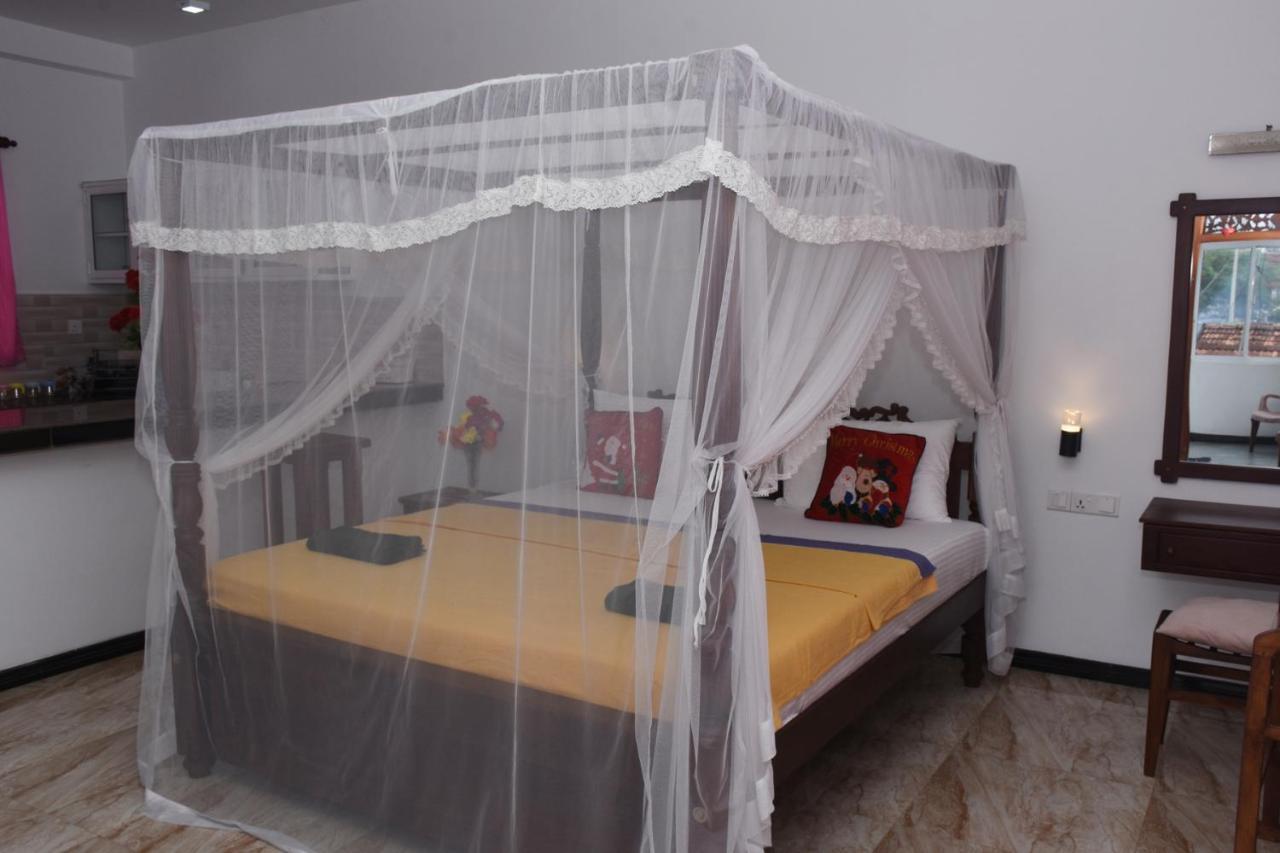 Indika'S Apartment Хиккадува Экстерьер фото