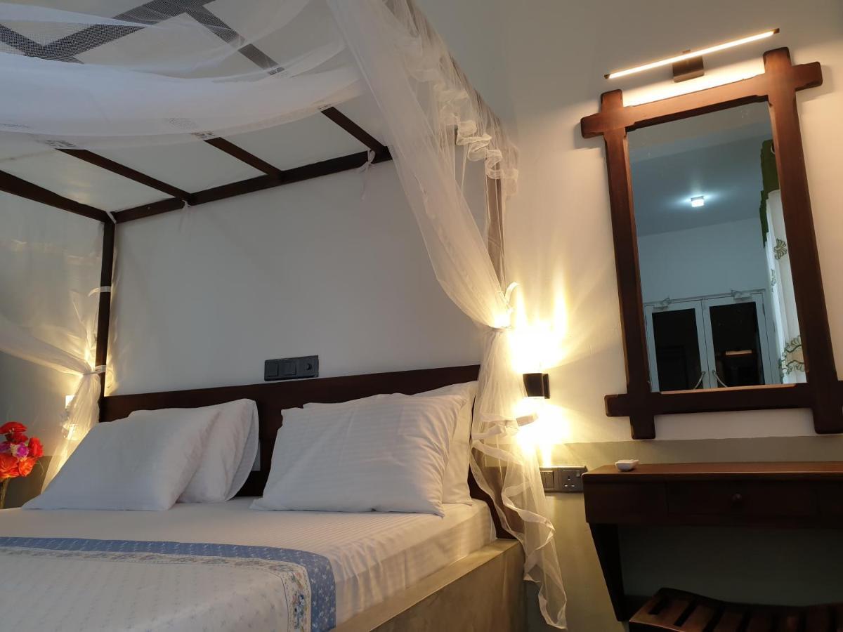 Indika'S Apartment Хиккадува Экстерьер фото